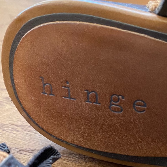 Hinge- Leather upper with wooden block heel - Picture 9 of 15